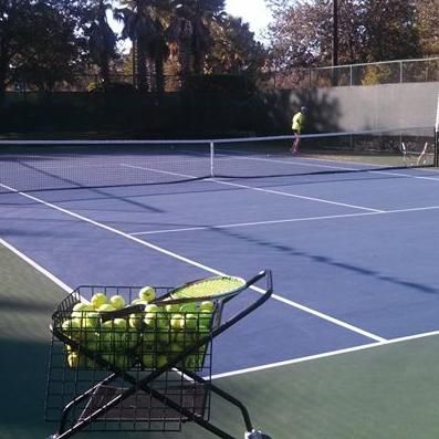 H&R Tennis Professional