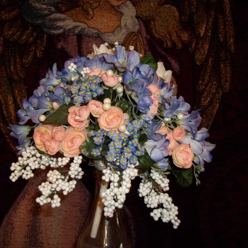 side view custom bridal bouquet