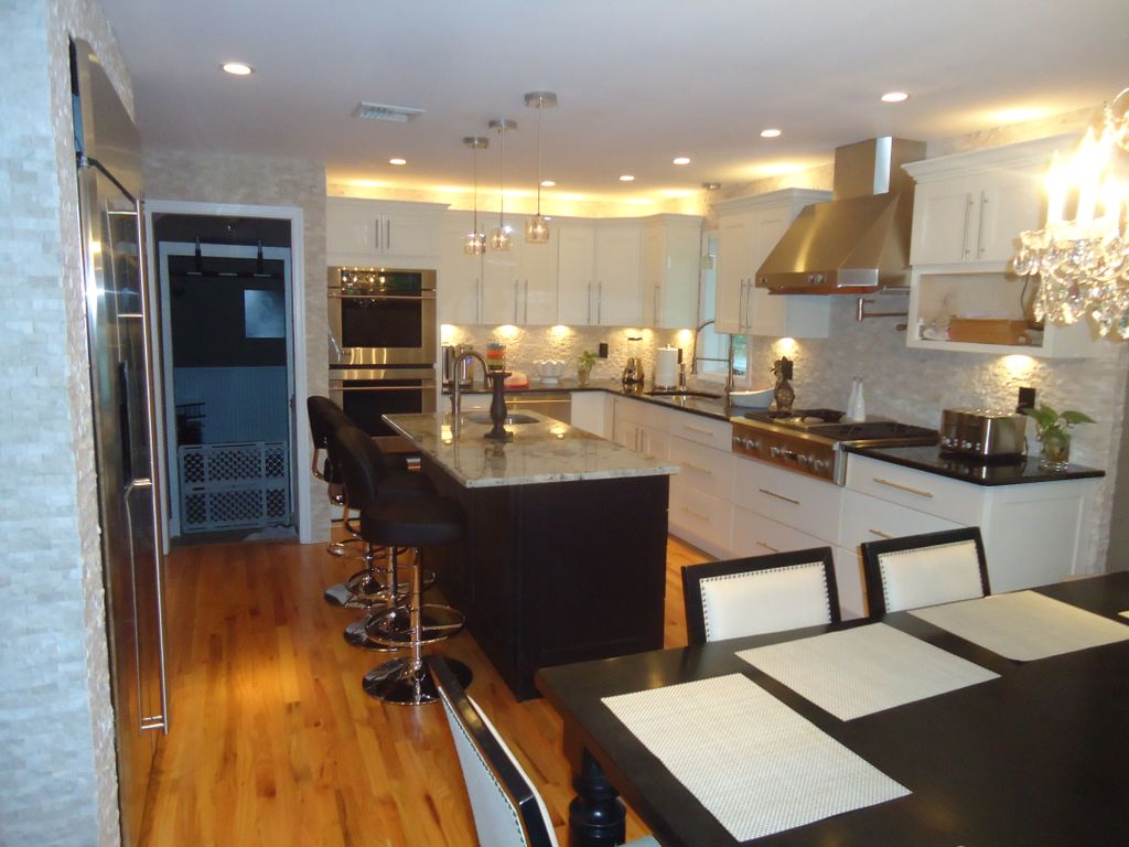 White and chocolate shaker cabinets