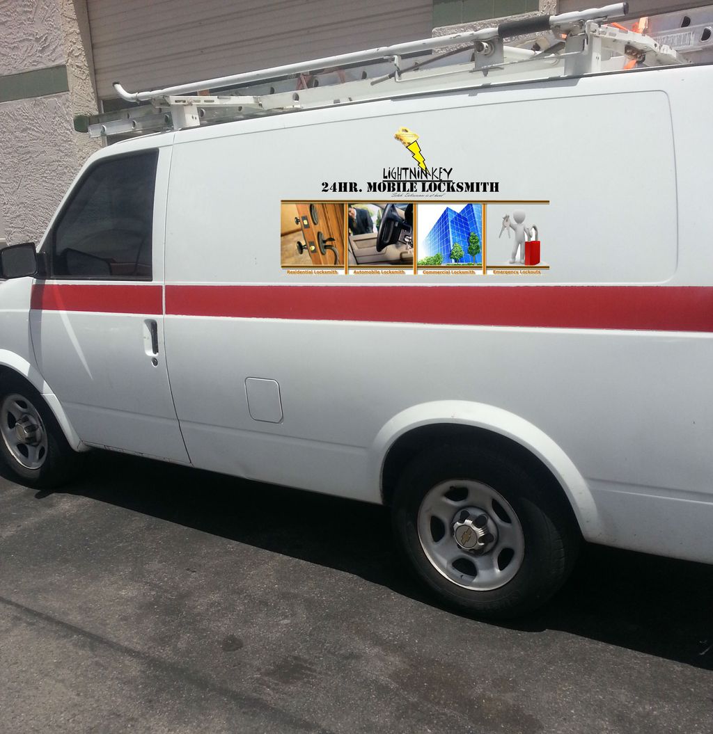Lightnin Key Locksmith working van