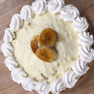 Banana cream pie, with a touch of rum and vanilla 