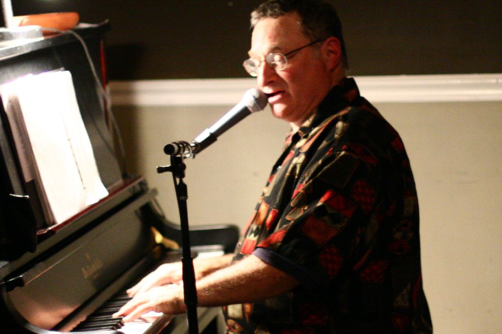 Solo singing and piano performance