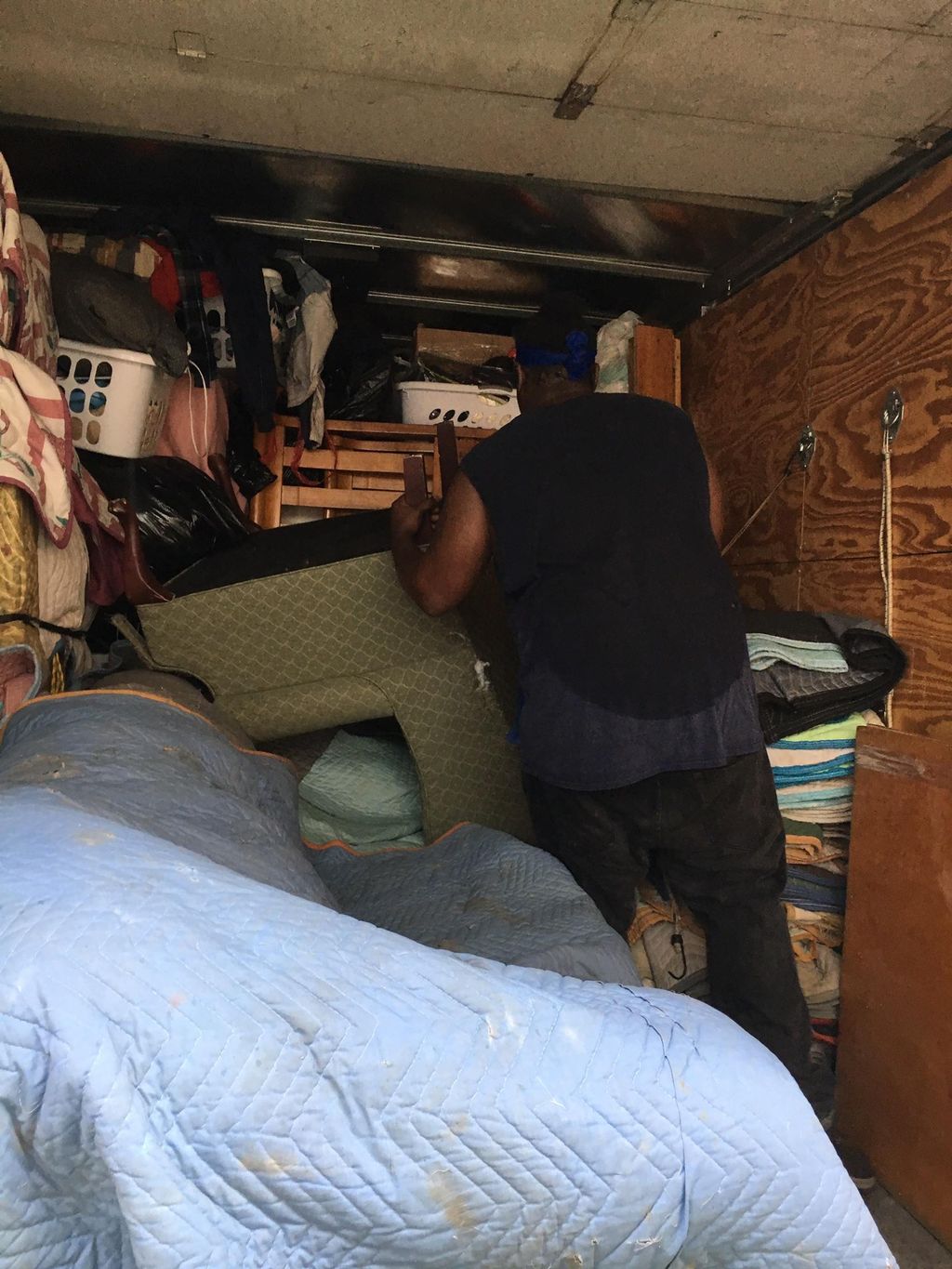 Loading a 2 bedroom apartment 