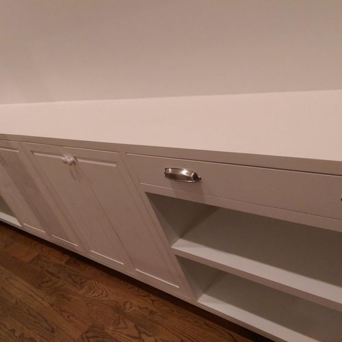 Style:  Inset Built-In Bookcase
Hardware:  Blum
Fi