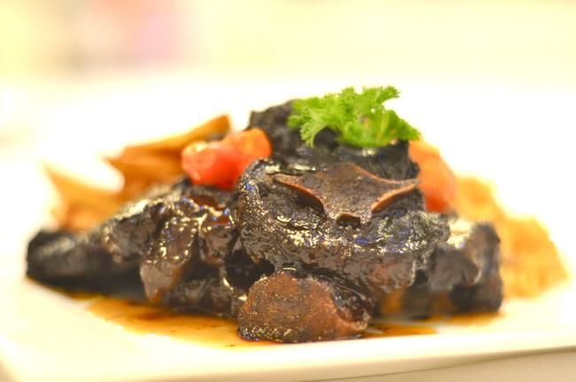Oxtail with Root Vegetables, Peas & Rice.