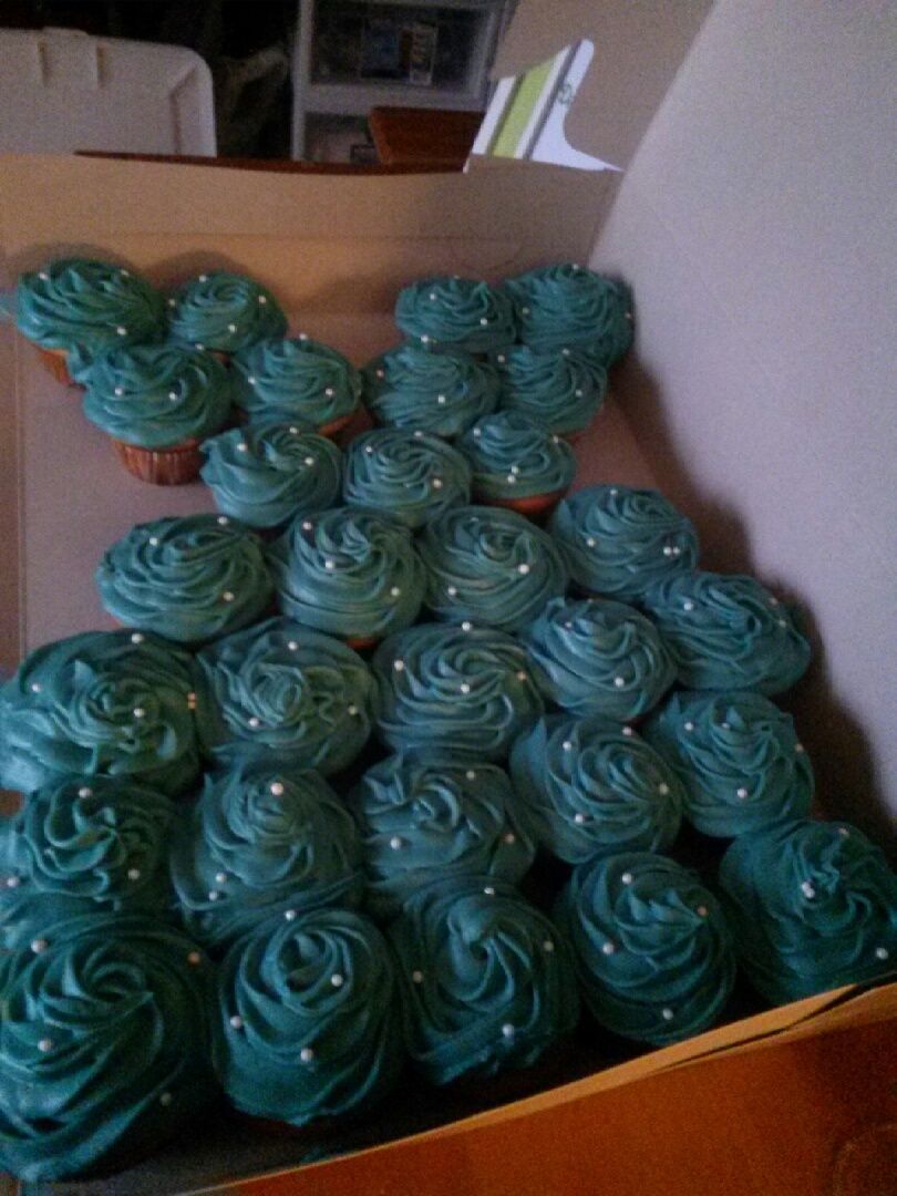 Frozen cupcake cake (before crown/wand)