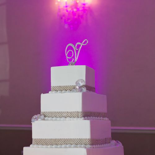 Gillett-Valcin Wedding
Custom Wedding Cake with Mo