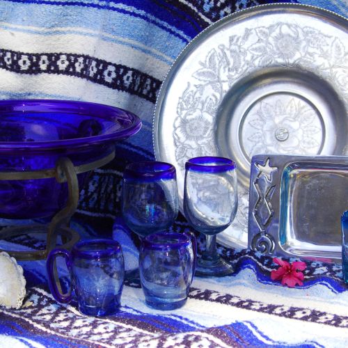 Mexican Fiesta..
dishware, velvet colorful Mariach