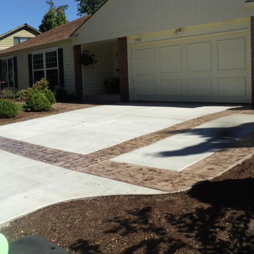 Driveway with decorative borders