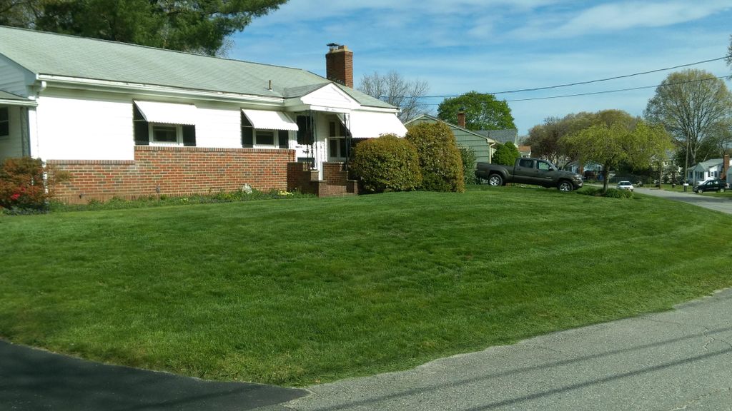 Lawn Mowing / Fertilization Cumberland