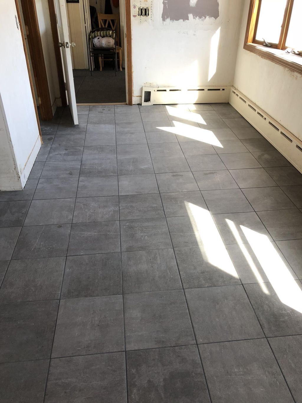 Porcelain floor tile