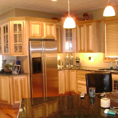 Hickory kitchen with graniet tops