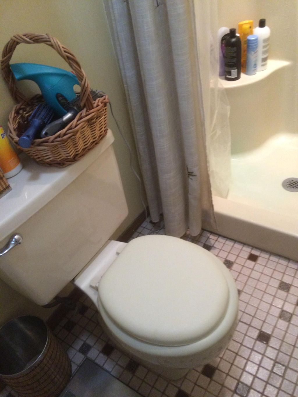 Bathroom 1 Before