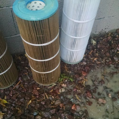 side by side clean and dirty filter cartridges. Th