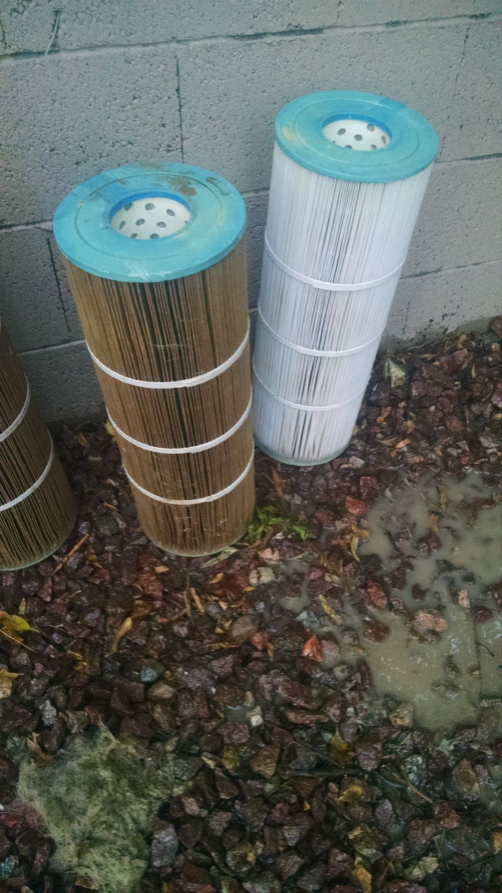 side by side clean and dirty filter cartridges. Th