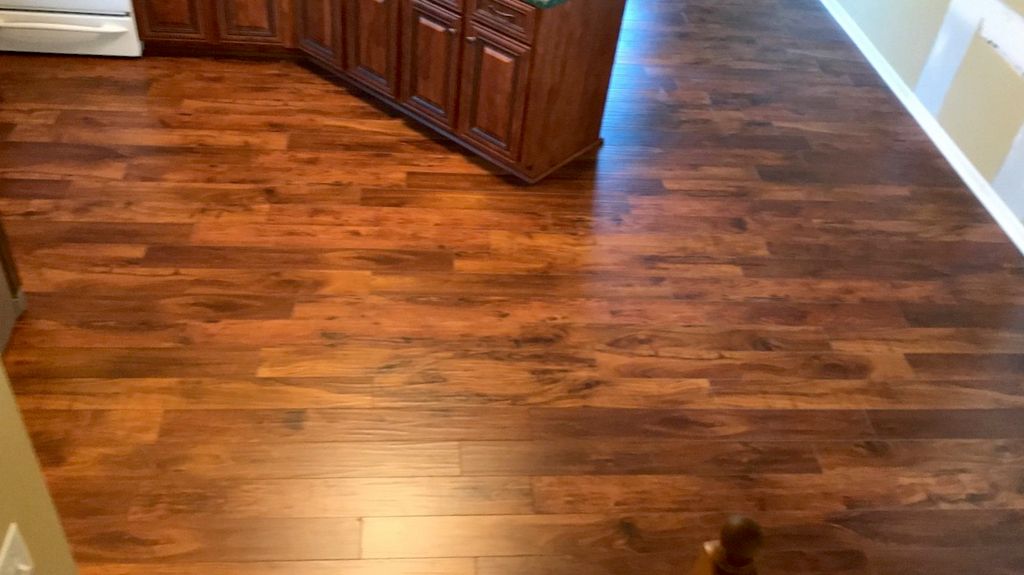 Laminate floor in the kitchen 