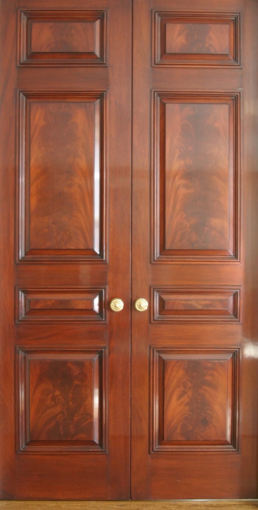Detailed Wood Grain or Marble Trompe-L’Oeil finish