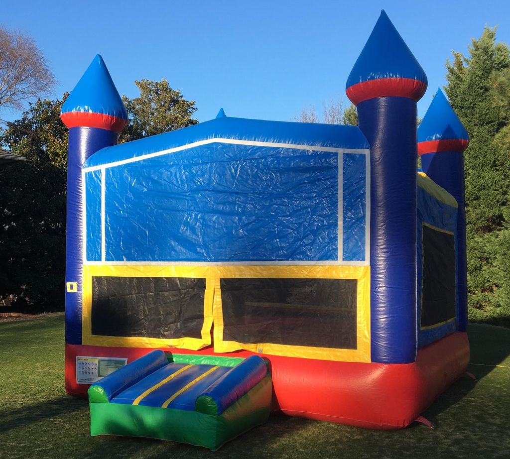 15x15 Bounce house with basketball hoop