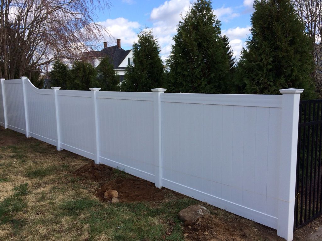 5' white vinyl with a s-rail sloper going to 6' 