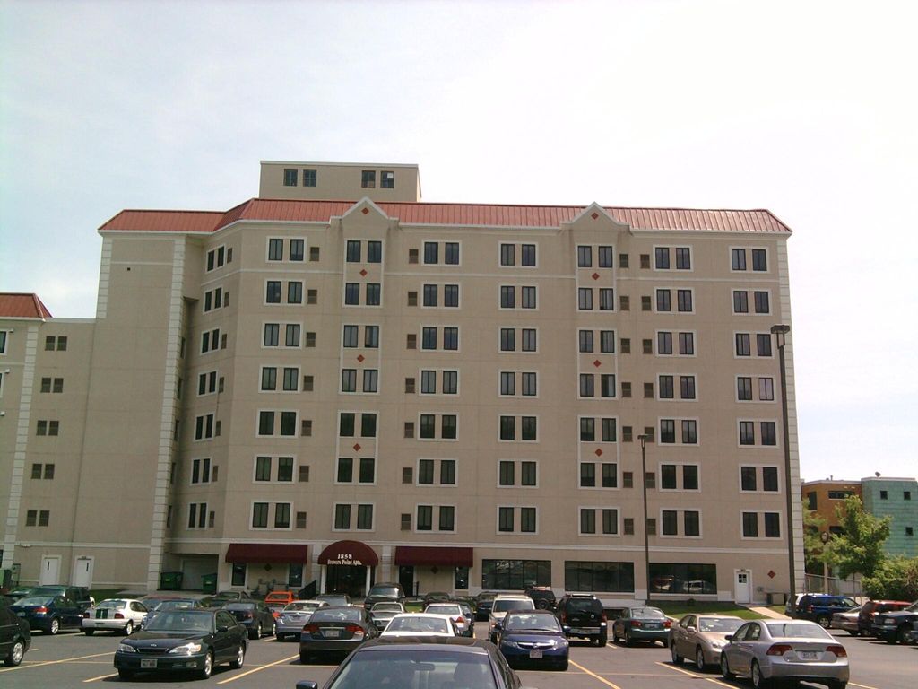 Brewer's Point - apartment building
downtown Milwa