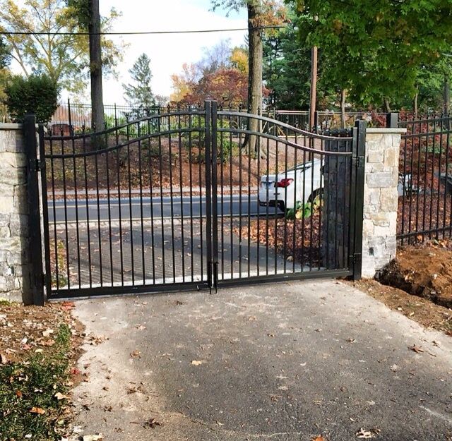 6' estate gate job completed in West Hartford