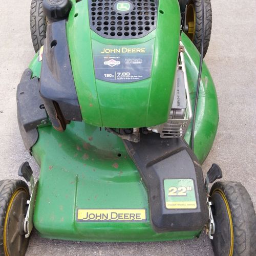 John Deere with Briggs and Stratton 7.0!