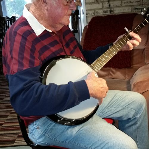 85 year old banjo student. Able to work around som