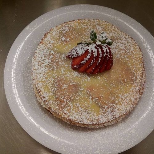 Gâteau de Crêpes with Pastry Cream and Strawberry 