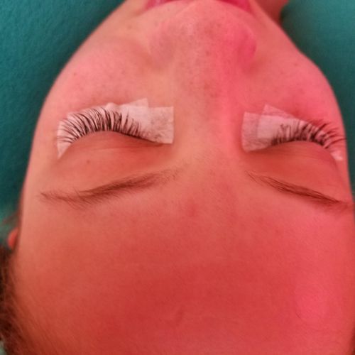 Eyelash extensions (celebrity)