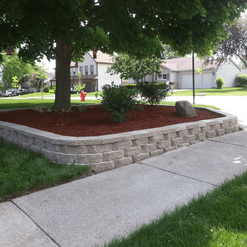 Brick retaining wall with top plates