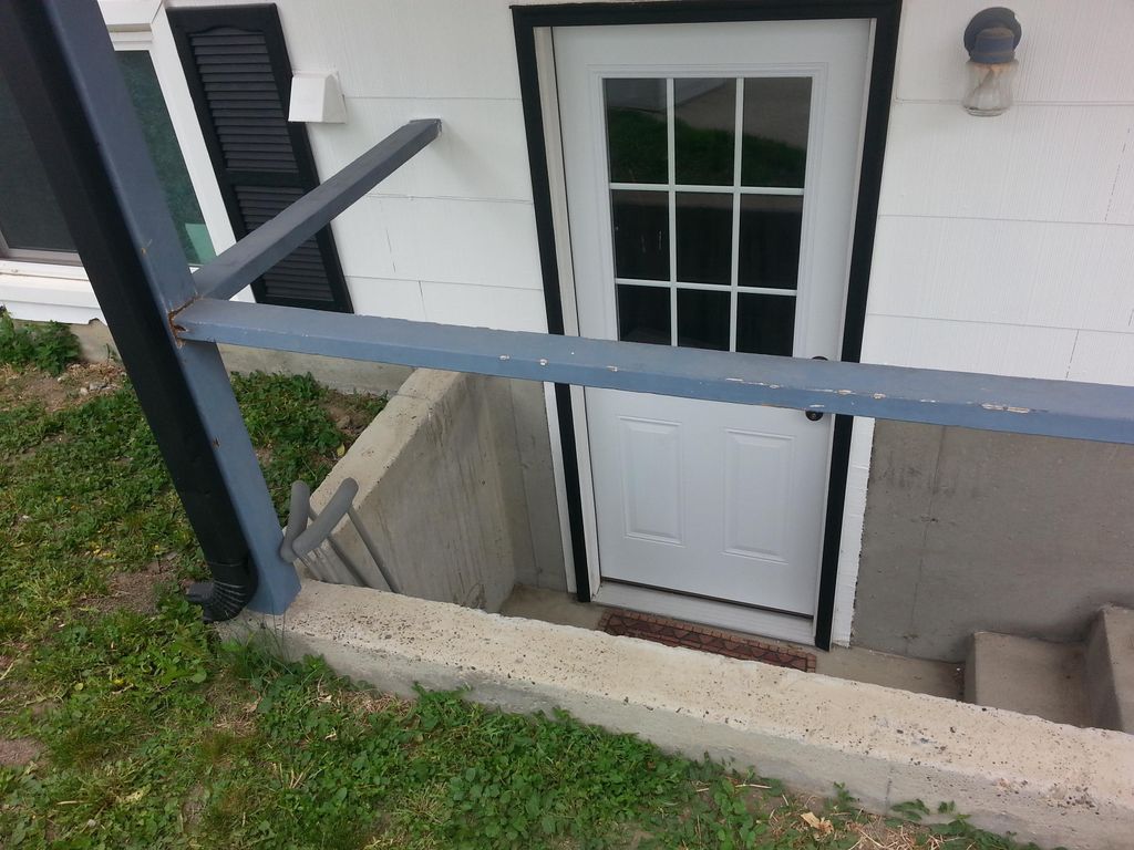 1-B4 pic of basement entrance railing and bottom s