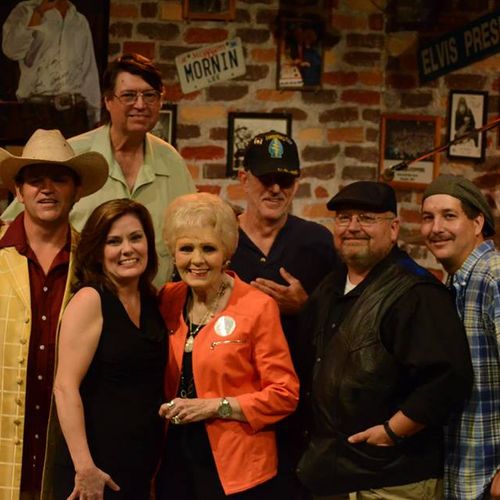 The New Outlaws with Kay Bain of The Mornin Show, 