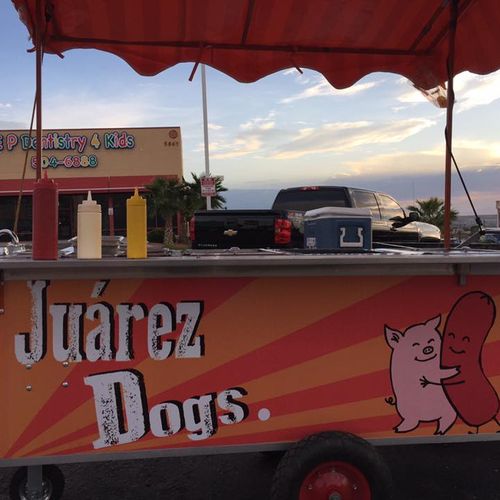 Carritos de Hot Dogs de Juarez en El Paso, disponi