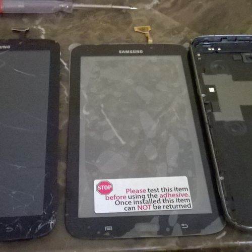 Samsung Galaxy Tab 3 with cracked outer screen and