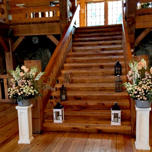 Ceremony flowers at the Red Lion Inn Cohasset, MA