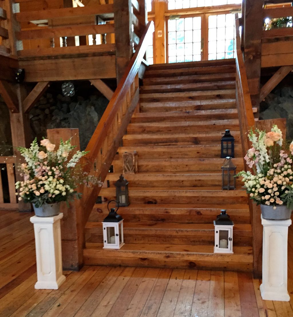 Ceremony flowers at the Red Lion Inn Cohasset, MA