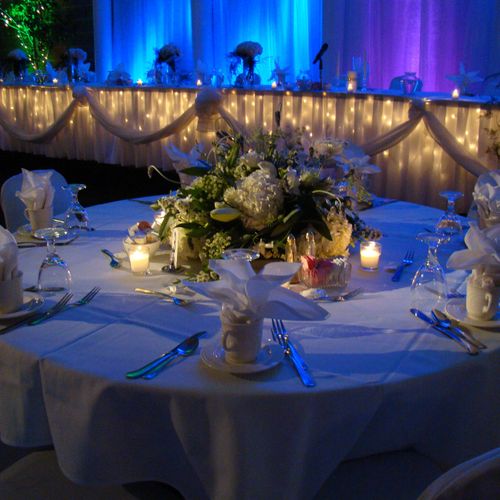 Décor and centerpiece lighting for a wedding