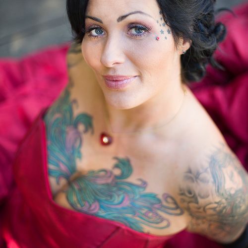 Offbeat brides, rock and rollers, tattooed models,