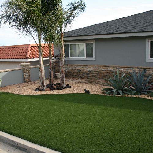 Combination artificial turf installation and xeris