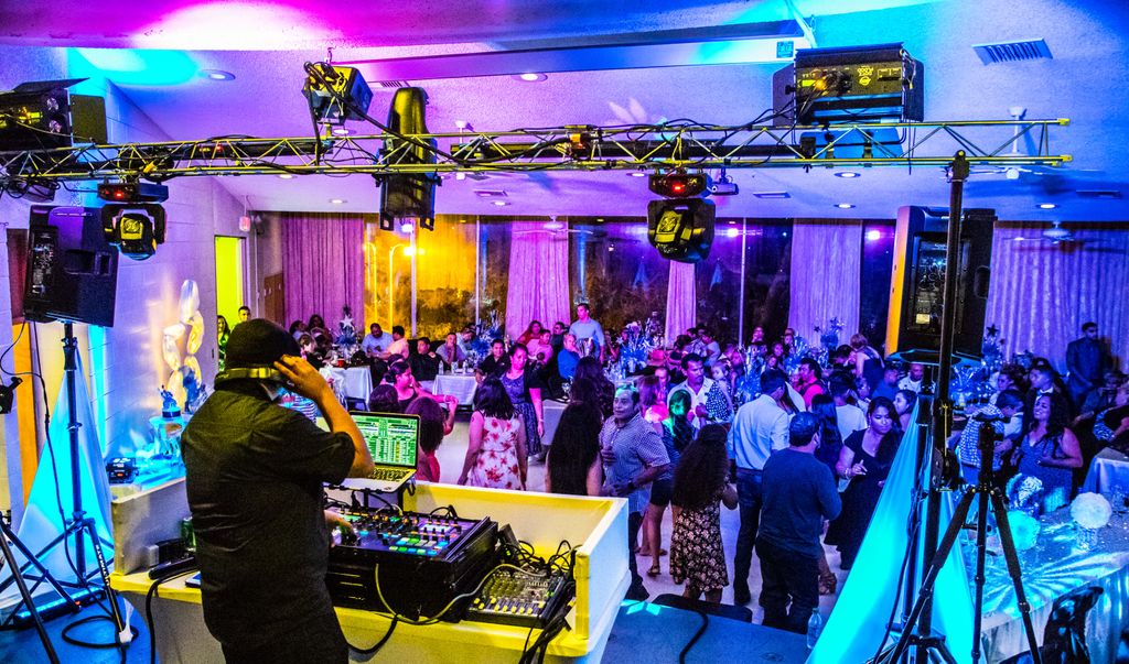 DJ, Photo Booth and Photography
Three Rivers, CA
M