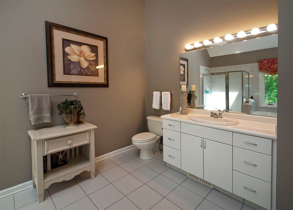 Solon blagh bathroom turned bright!