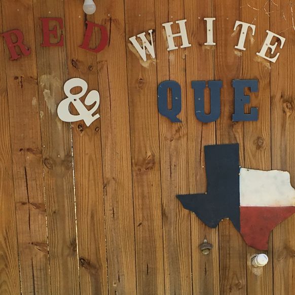 Red White And QUE