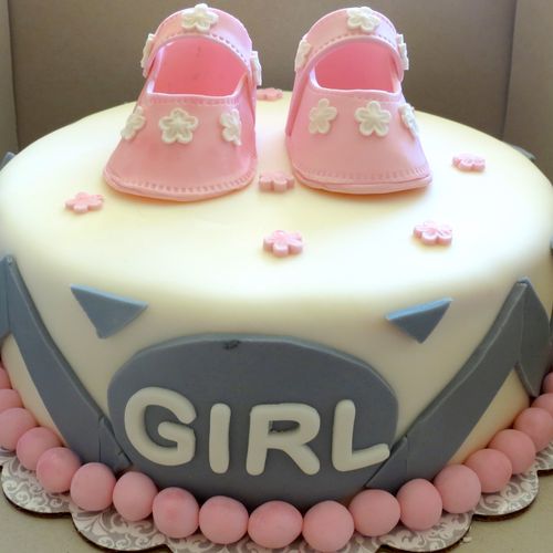 Baby Shower Cake for Baby Girl decorated with Gum-