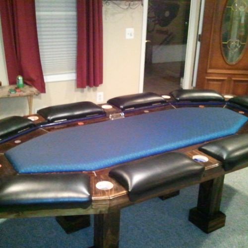 10 person poker table brought to life.