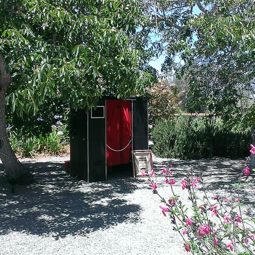 Enclosed Photo Booth

I Wedding - Gardens At Peaco