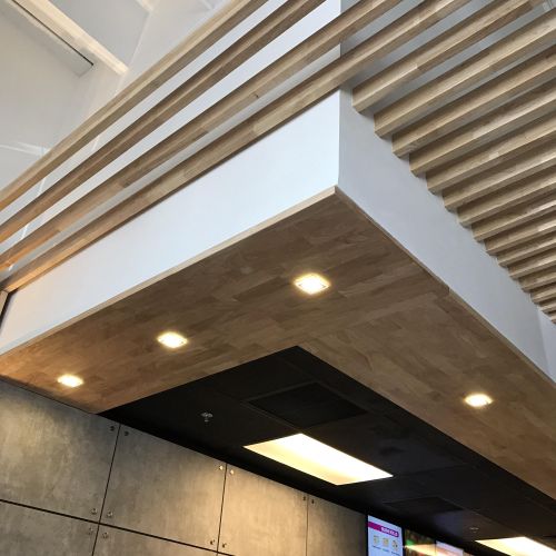COMMERCIAL - SLATTED CEILING BEAMS & WOOD SURFACES