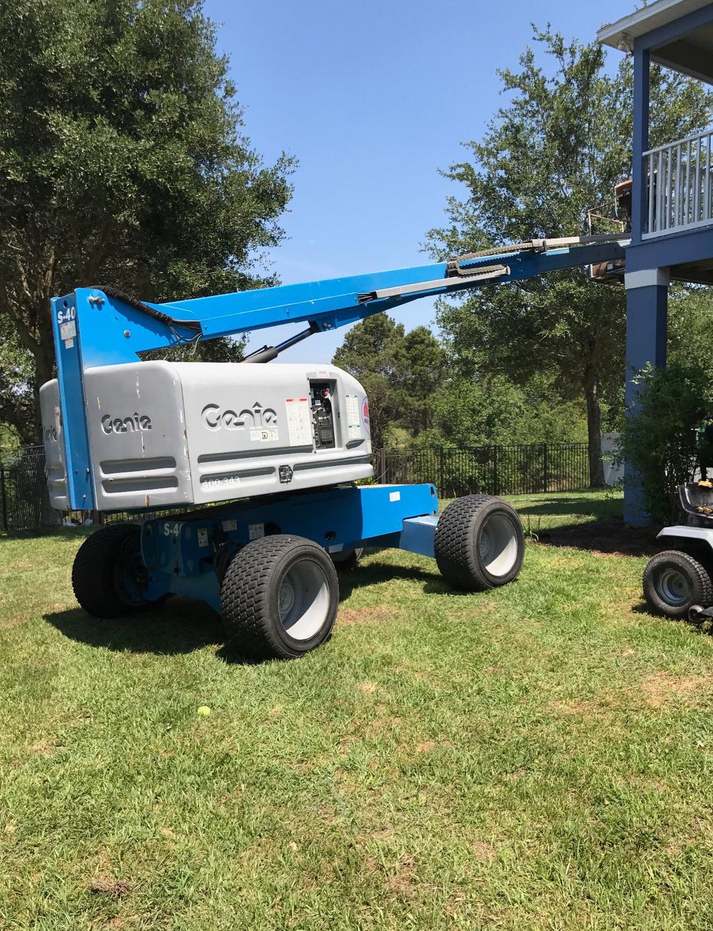 BOOM LIFT RENTAL,SO MUCH FUN!