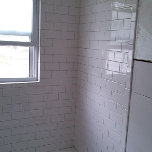 Tub and shower tile (right side)