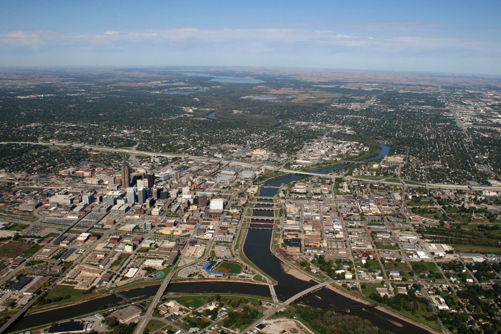aerial photos of Des Moines, variety of sizes for 