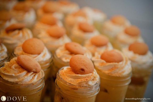 Banana Pudding in Mini Mason Jars.  Wow!
